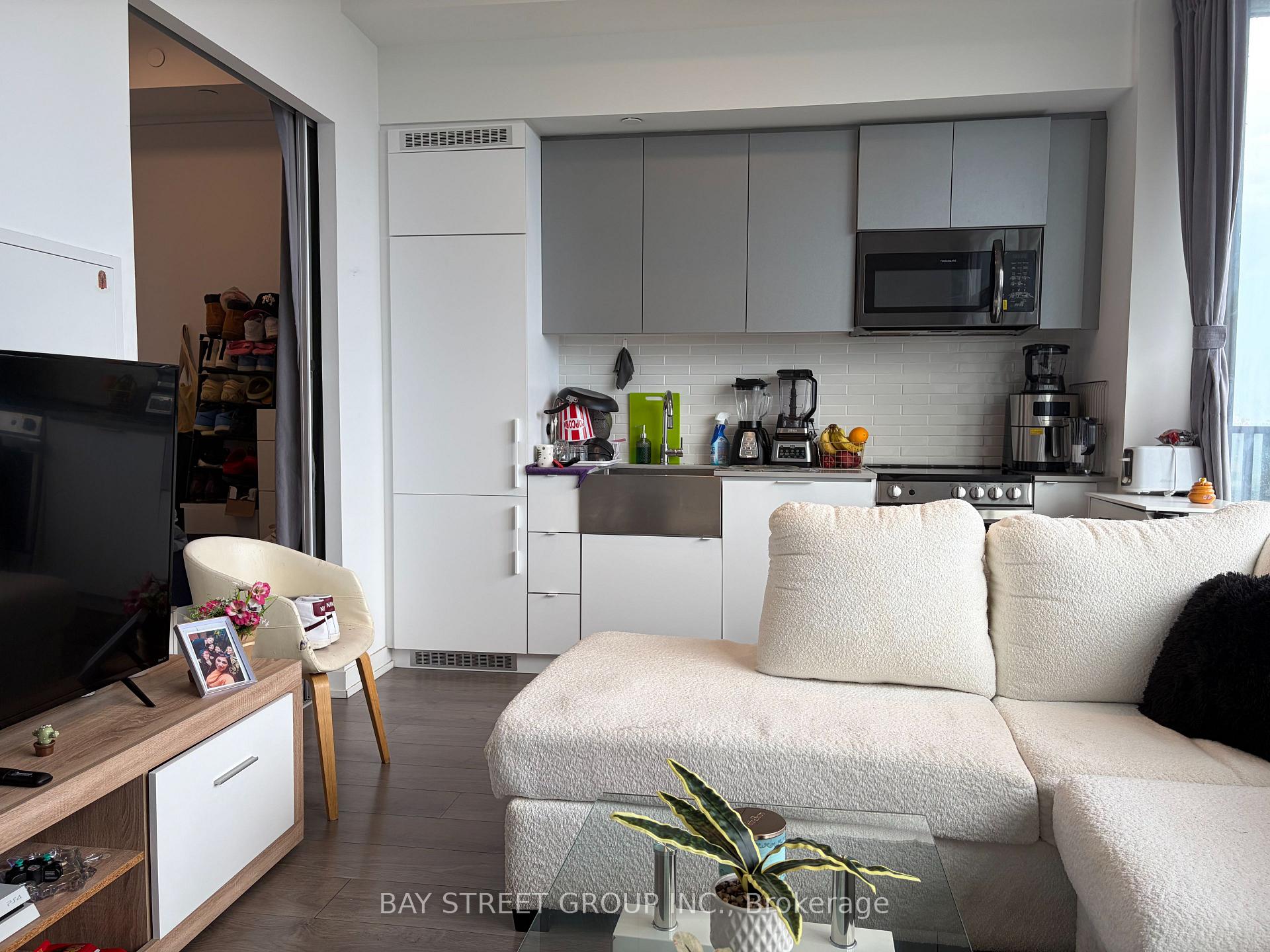 Photo 5 of Unit 1105, 270 Dufferin Street, Toronto, South Parkdale — HOMEH