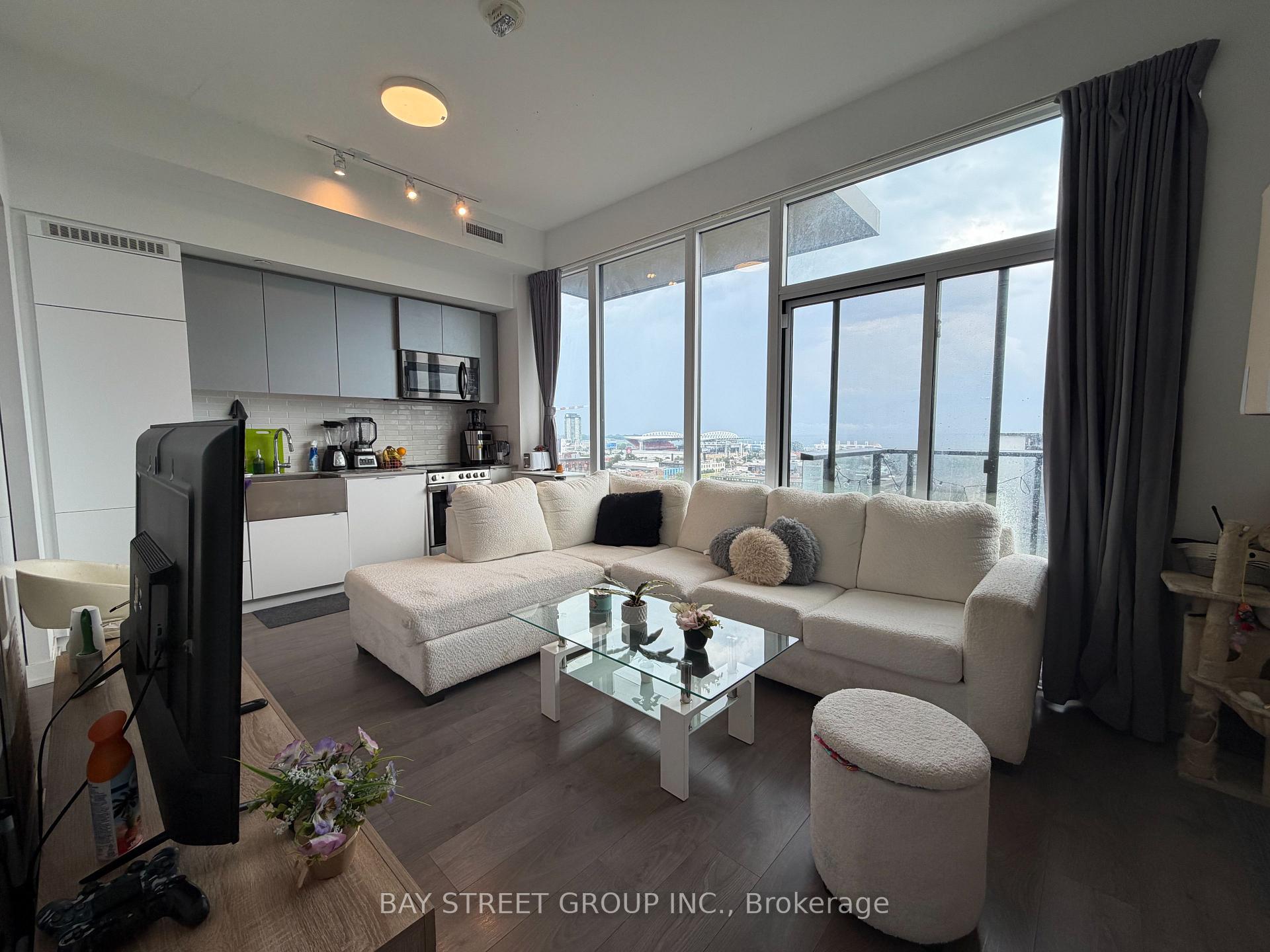 Photo 4 of Unit 1105, 270 Dufferin Street, Toronto, South Parkdale — HOMEH