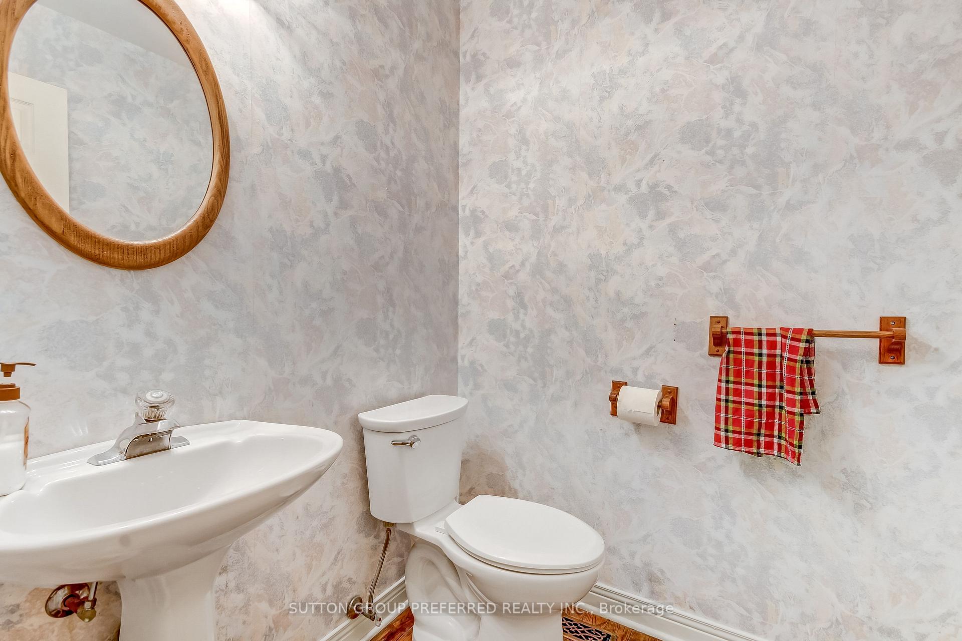 Photo 10 of 116 Hartson Road, London, North O — HOMEH