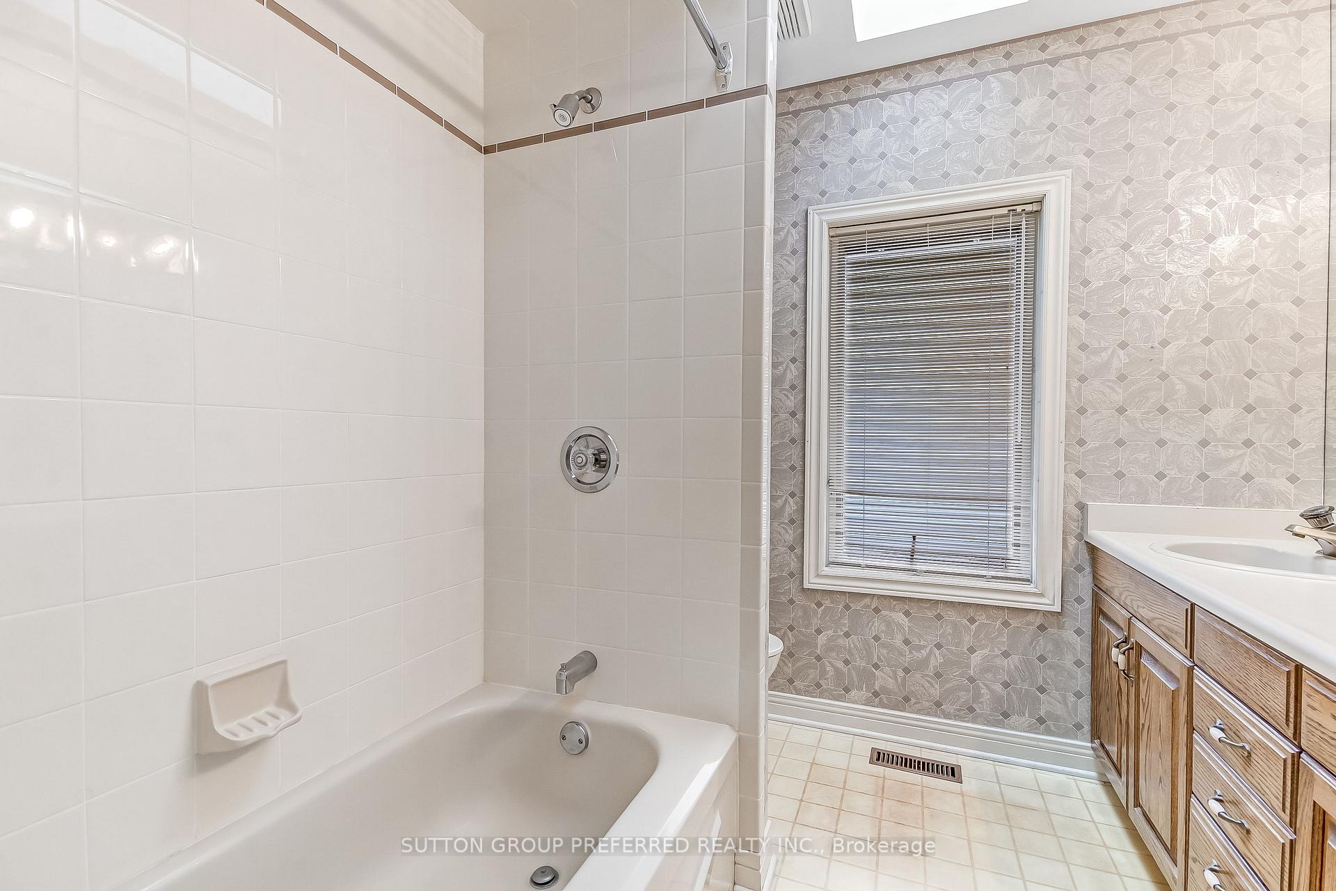 Photo 16 of 116 Hartson Road, London, North O — HOMEH