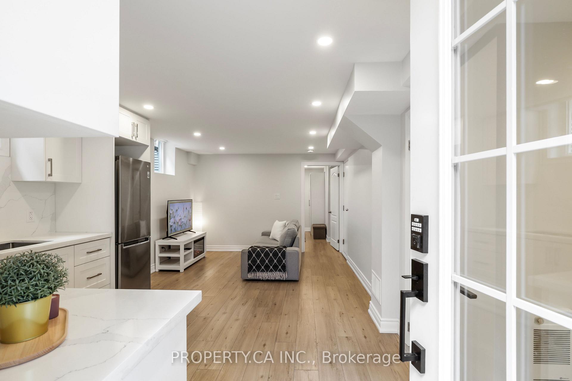 Photo 2 of Unit Lower, 891 Willowbank Trail, Mississauga, Rathwood — HOMEH
