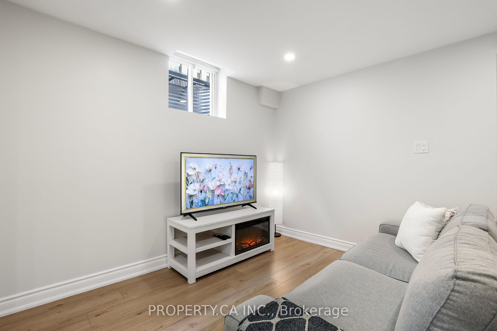 Photo 10 of Unit Lower, 891 Willowbank Trail, Mississauga, Rathwood — HOMEH