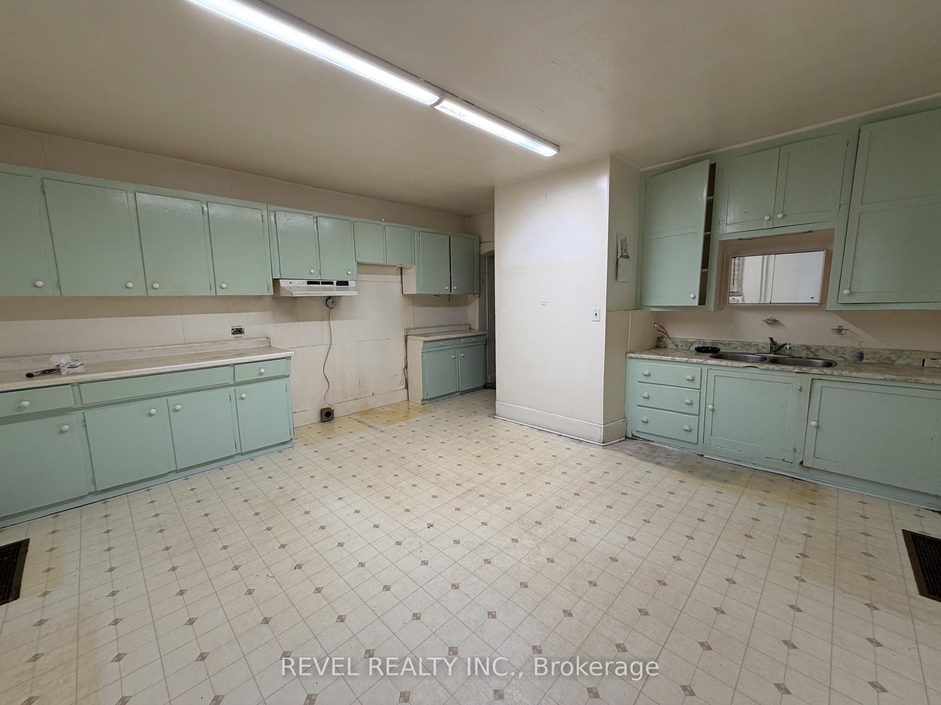 Photo 11 of 21 Birch Street S, Timmins, TNE - North — HOMEH