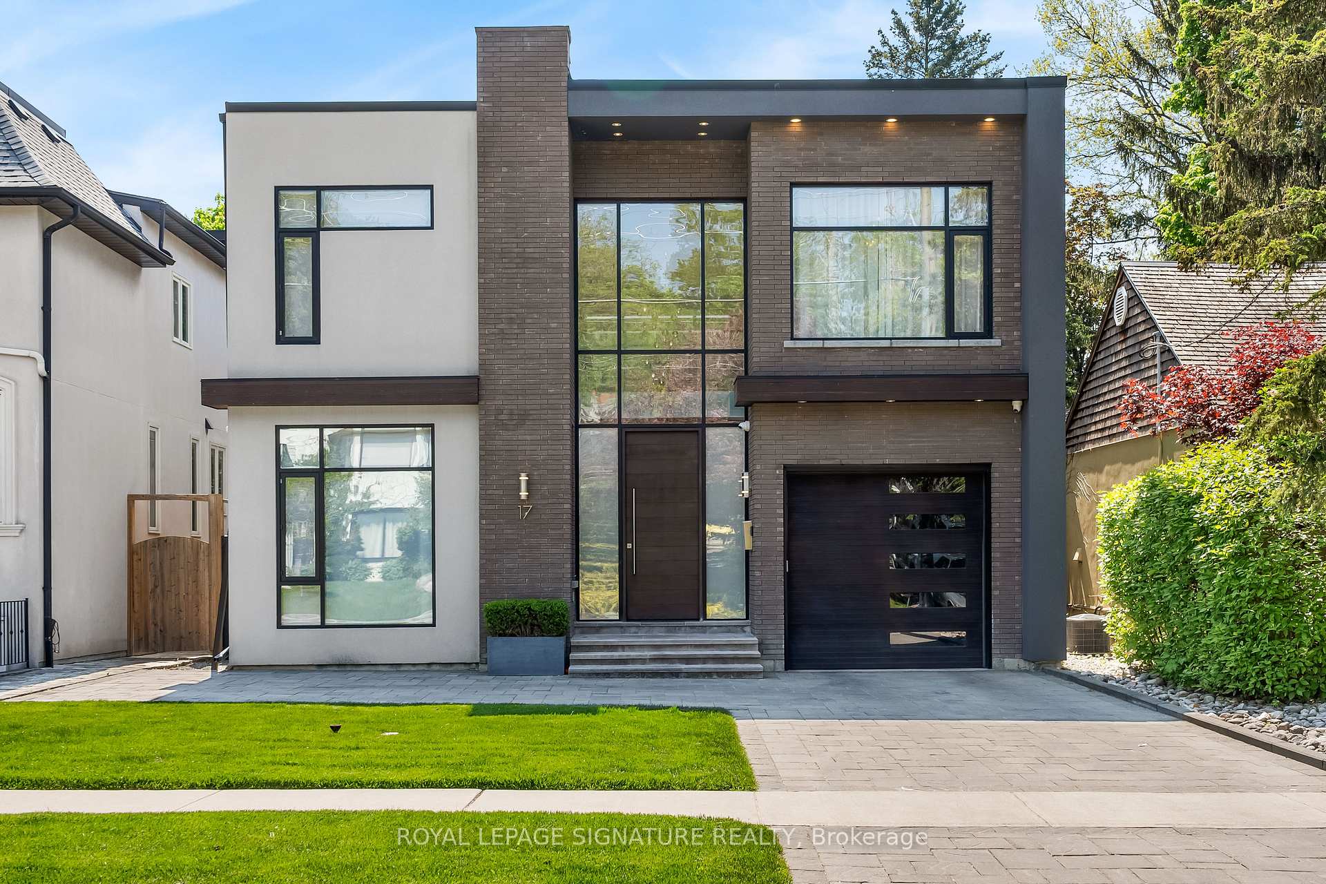 Photo 1 of 17 Nesbitt Drive, Toronto, Rosedale-Moore Park — HOMEH