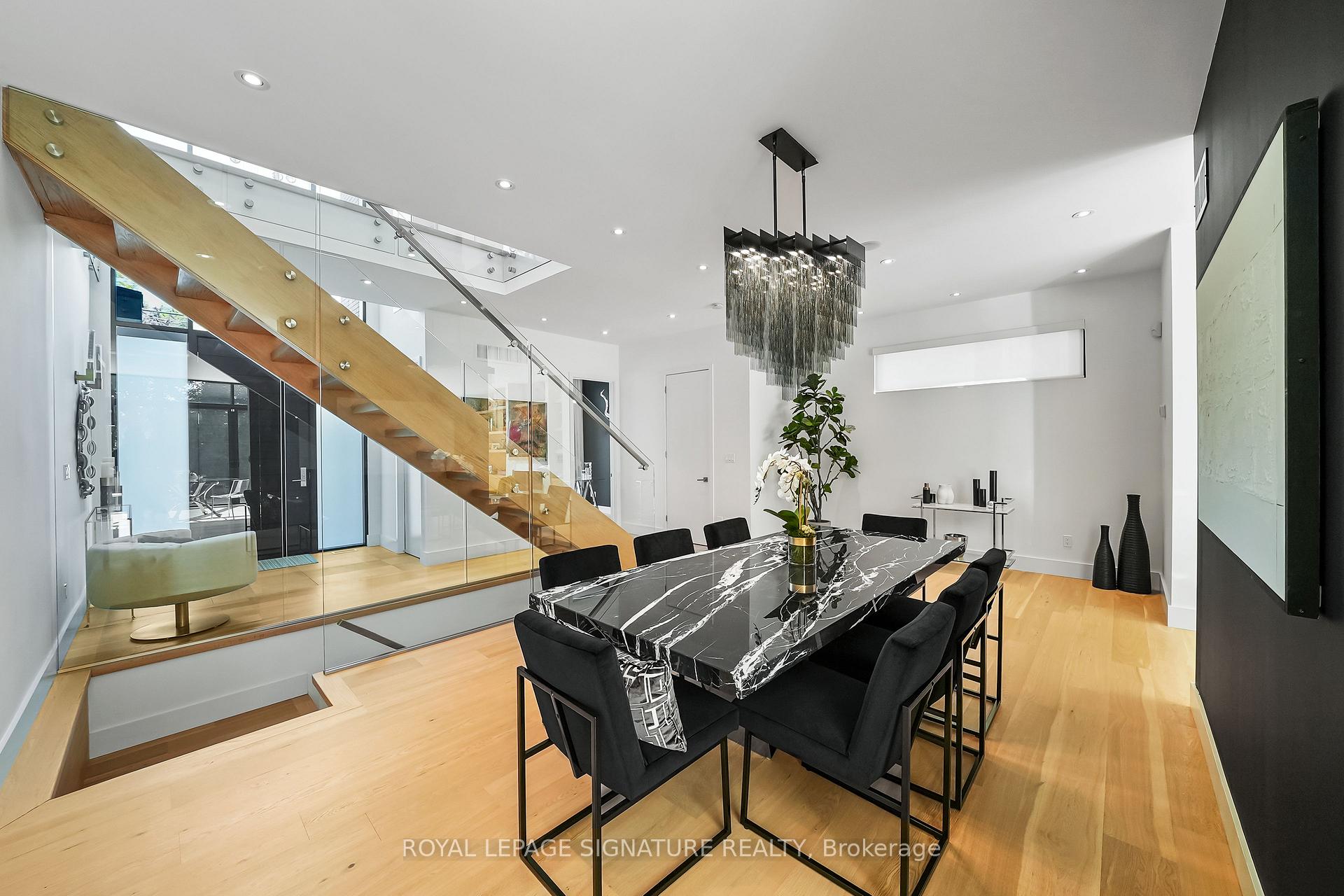 Photo 6 of 17 Nesbitt Drive, Toronto, Rosedale-Moore Park — HOMEH