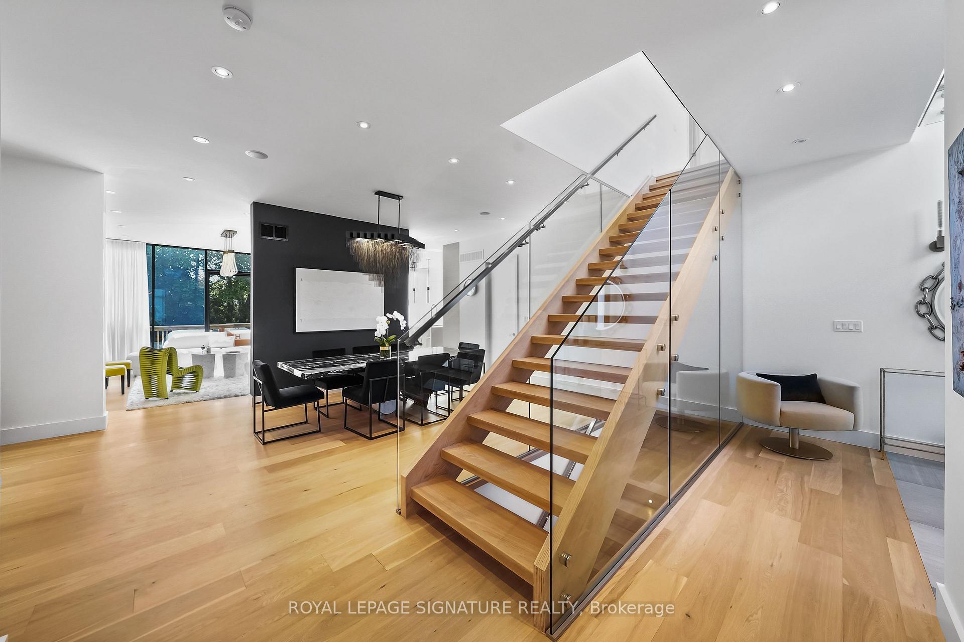 Photo 8 of 17 Nesbitt Drive, Toronto, Rosedale-Moore Park — HOMEH