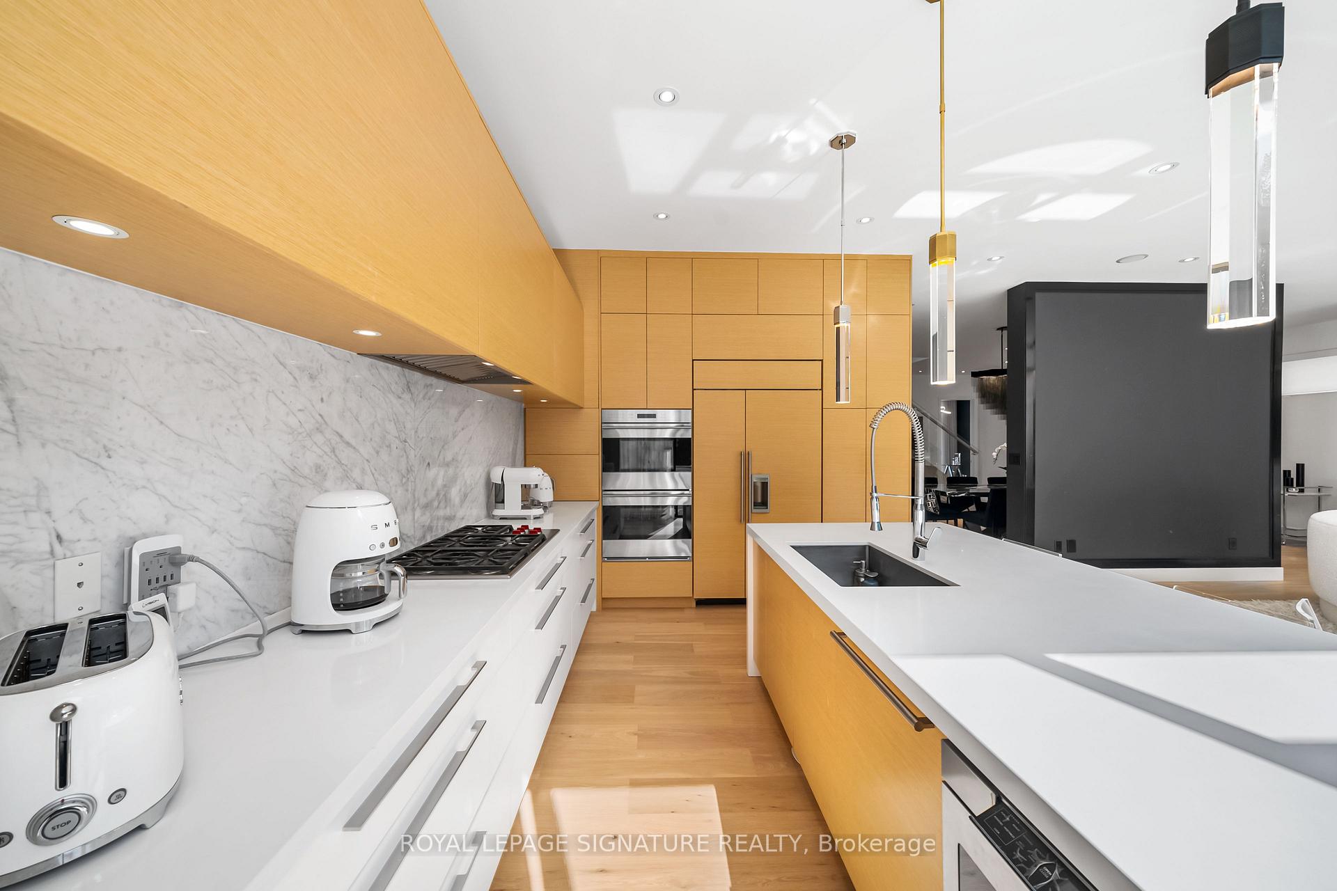 Photo 12 of 17 Nesbitt Drive, Toronto, Rosedale-Moore Park — HOMEH