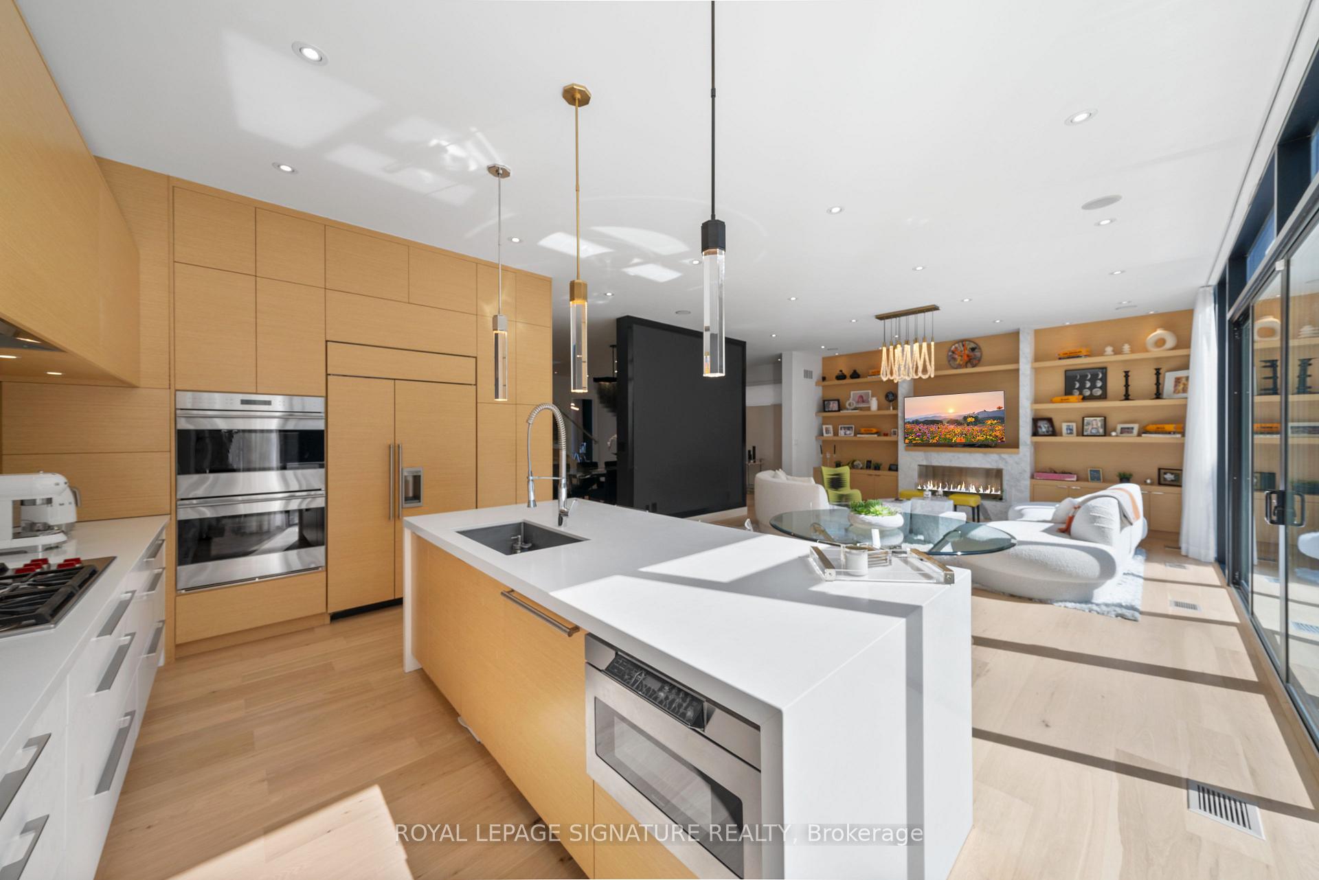 Photo 13 of 17 Nesbitt Drive, Toronto, Rosedale-Moore Park — HOMEH