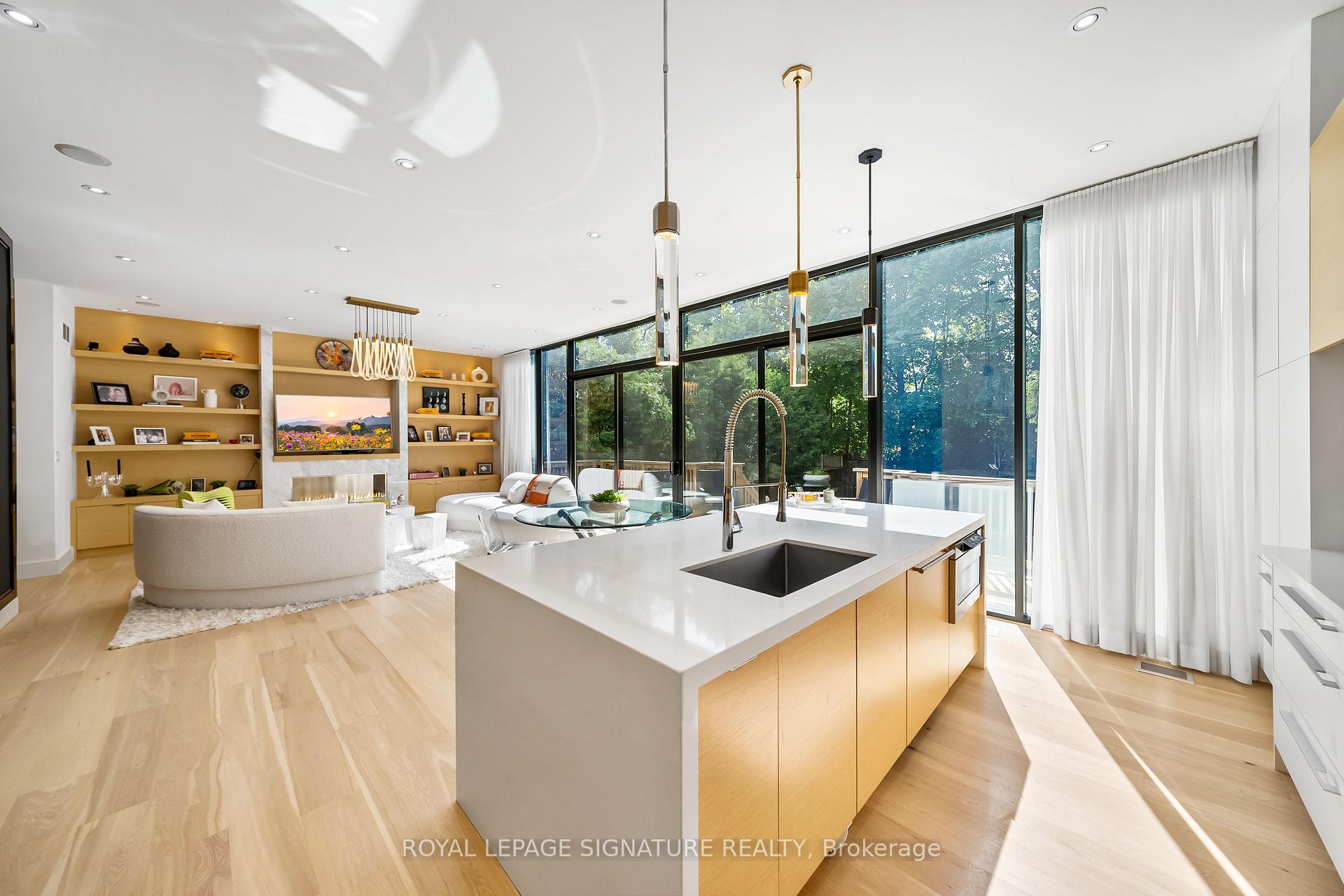 Photo 14 of 17 Nesbitt Drive, Toronto, Rosedale-Moore Park — HOMEH