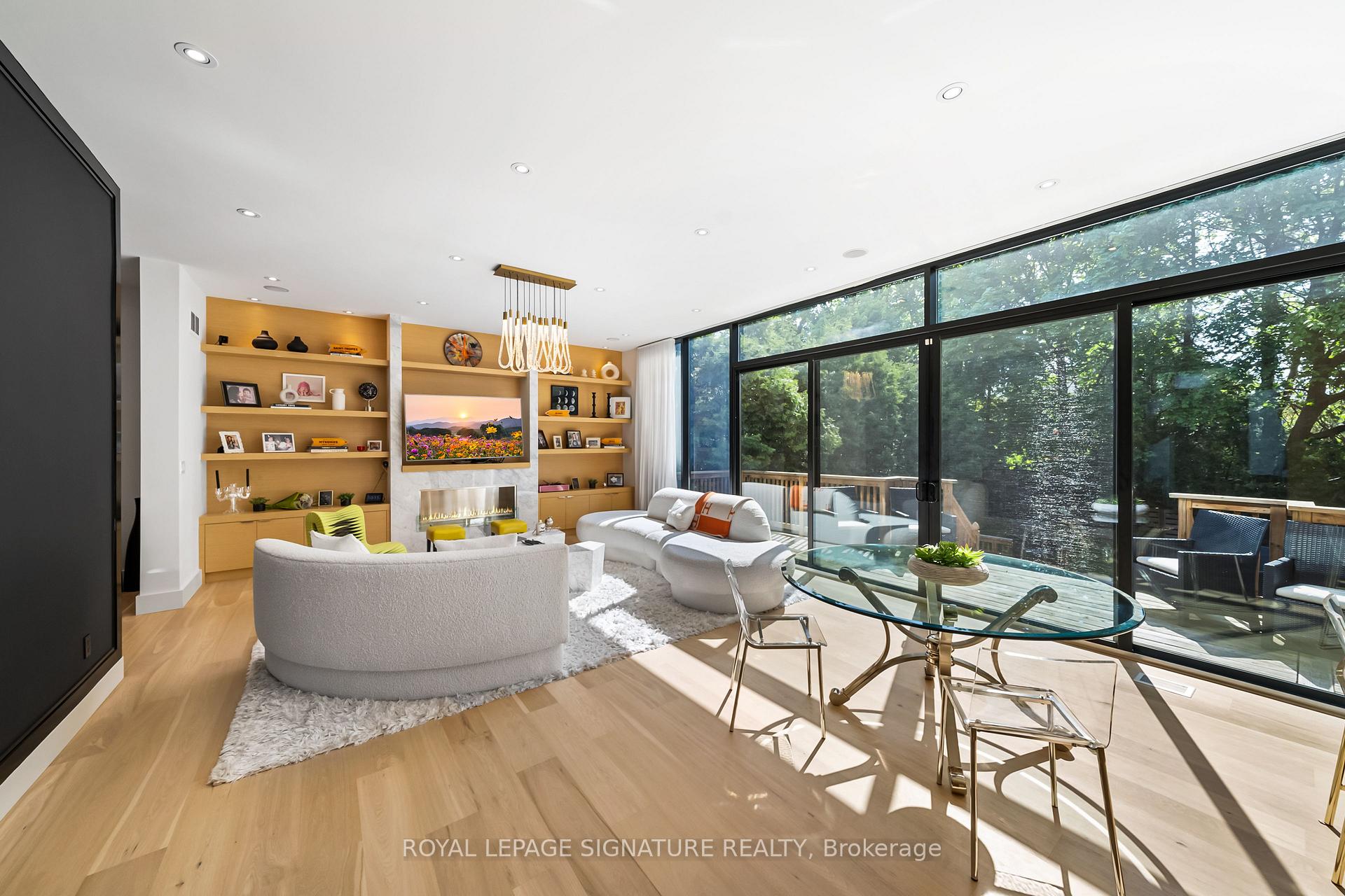 Photo 15 of 17 Nesbitt Drive, Toronto, Rosedale-Moore Park — HOMEH