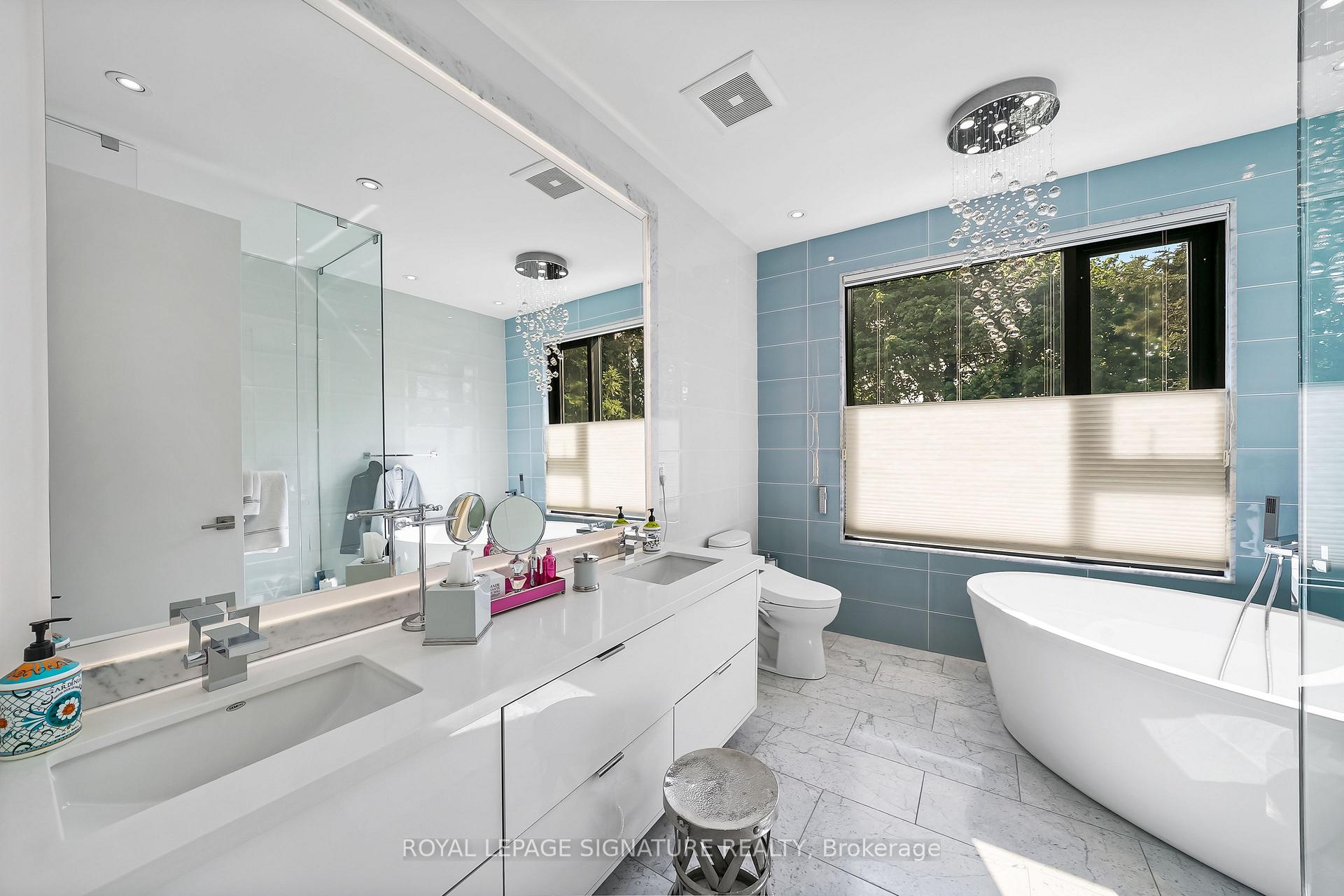 Photo 24 of 17 Nesbitt Drive, Toronto, Rosedale-Moore Park — HOMEH