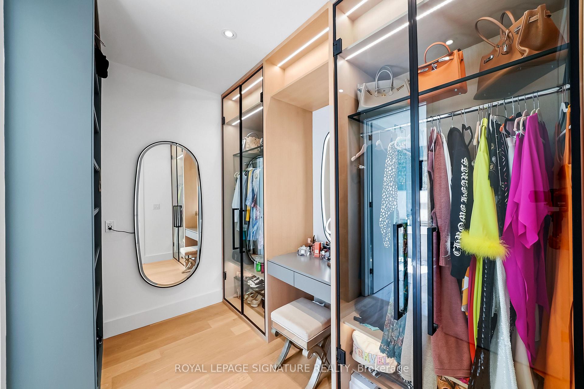 Photo 25 of 17 Nesbitt Drive, Toronto, Rosedale-Moore Park — HOMEH