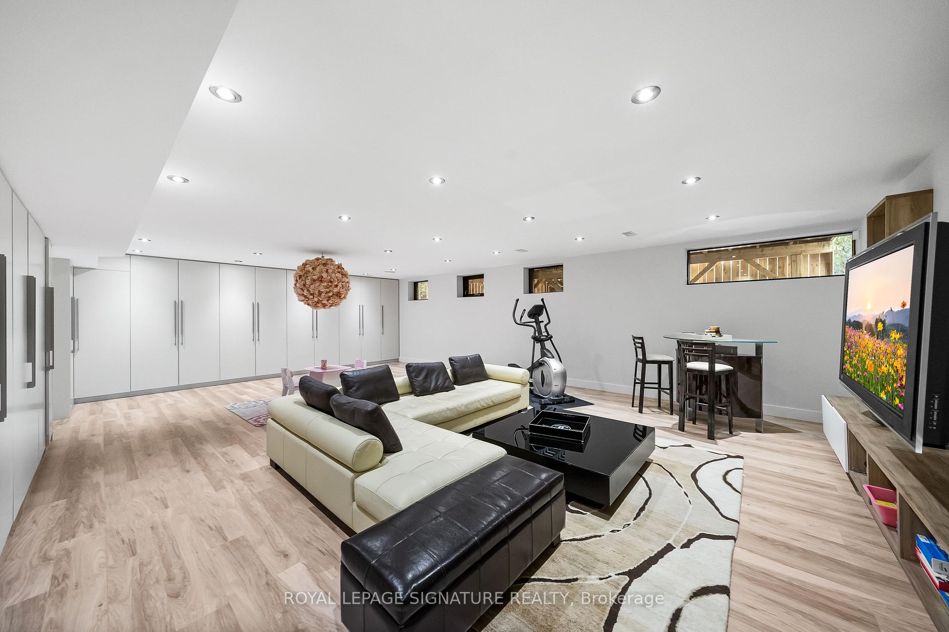 Photo 29 of 17 Nesbitt Drive, Toronto, Rosedale-Moore Park — HOMEH