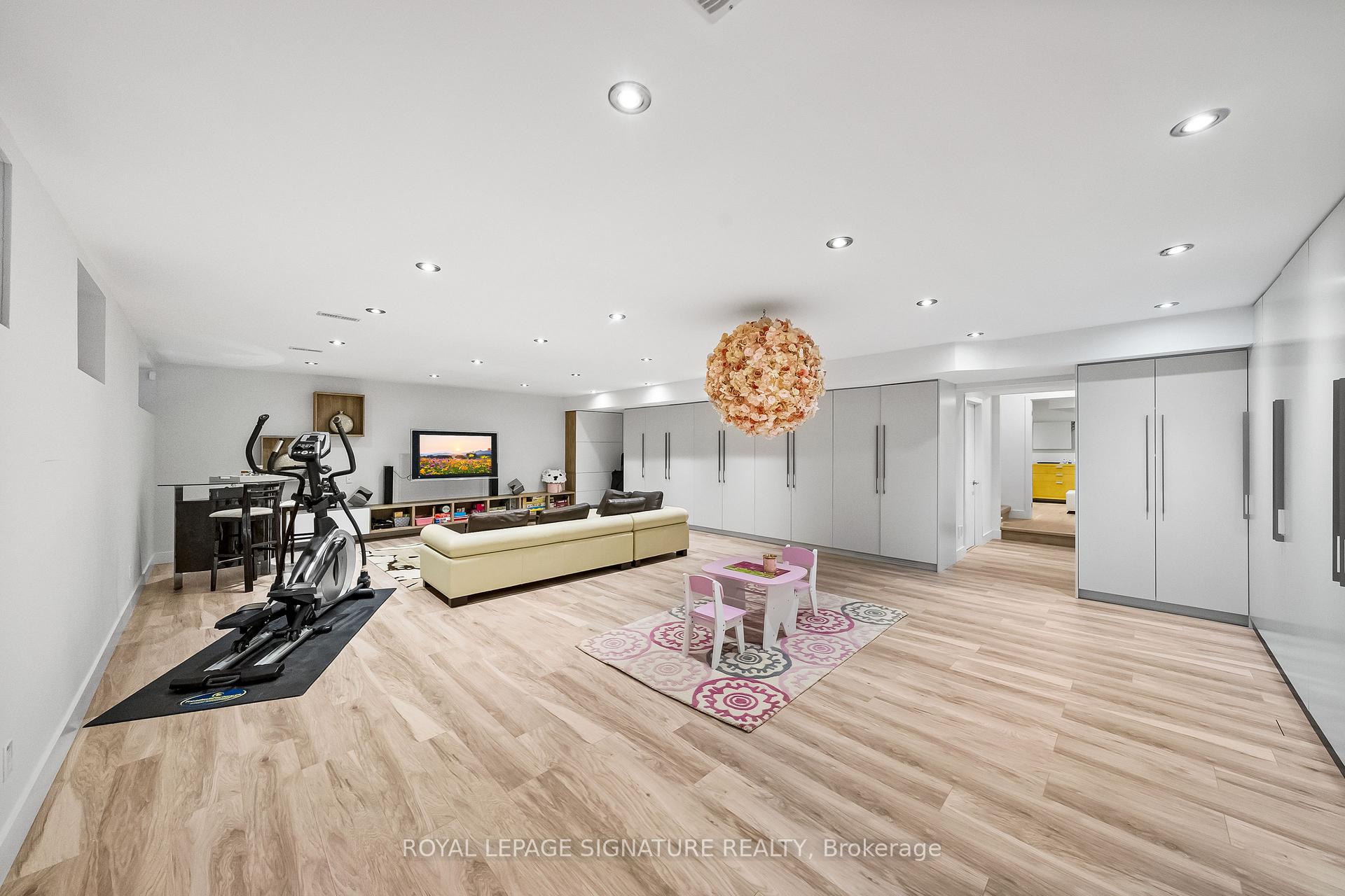 Photo 30 of 17 Nesbitt Drive, Toronto, Rosedale-Moore Park — HOMEH