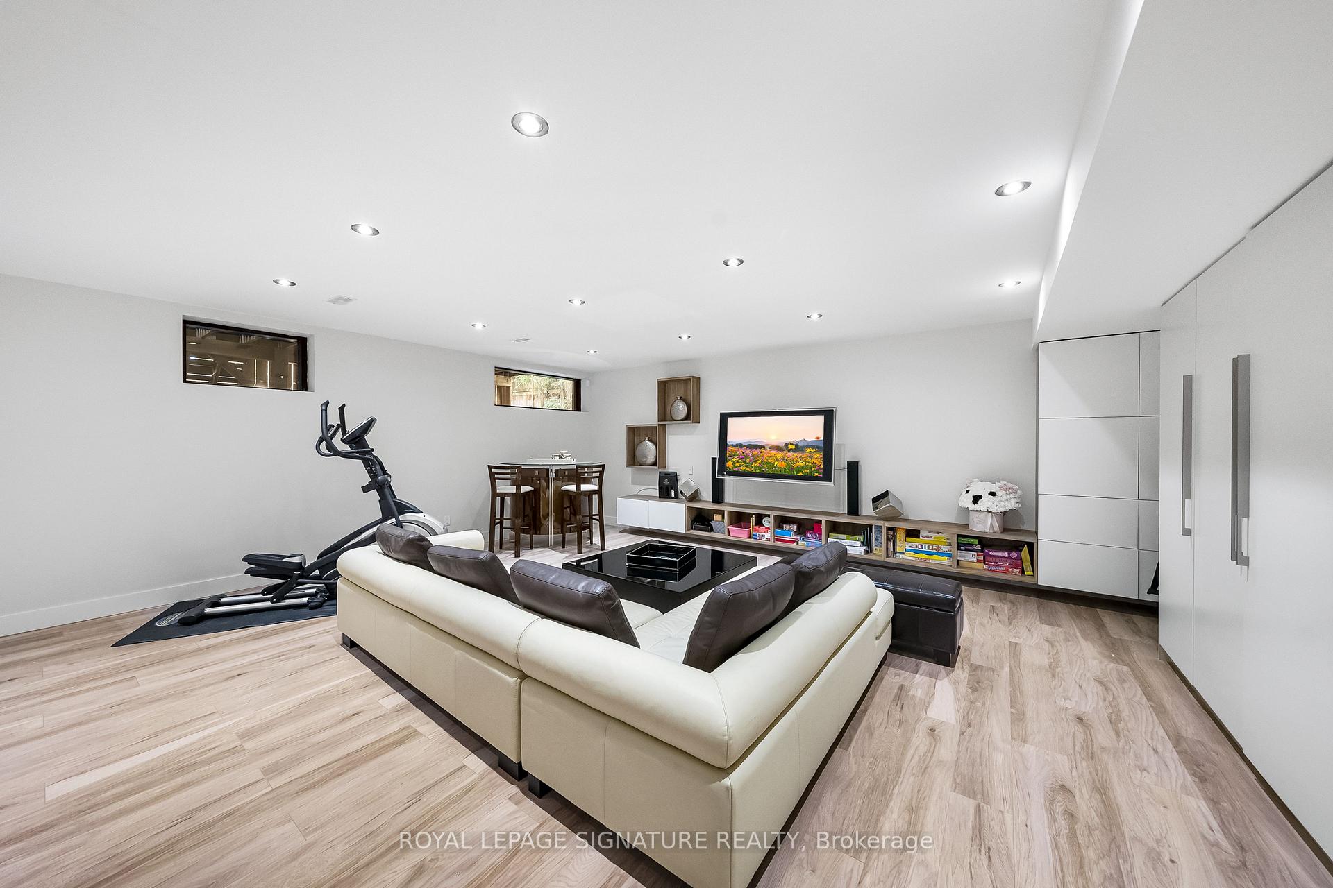 Photo 31 of 17 Nesbitt Drive, Toronto, Rosedale-Moore Park — HOMEH