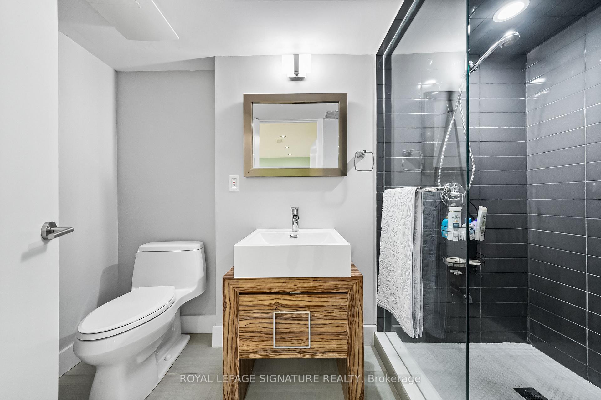 Photo 34 of 17 Nesbitt Drive, Toronto, Rosedale-Moore Park — HOMEH