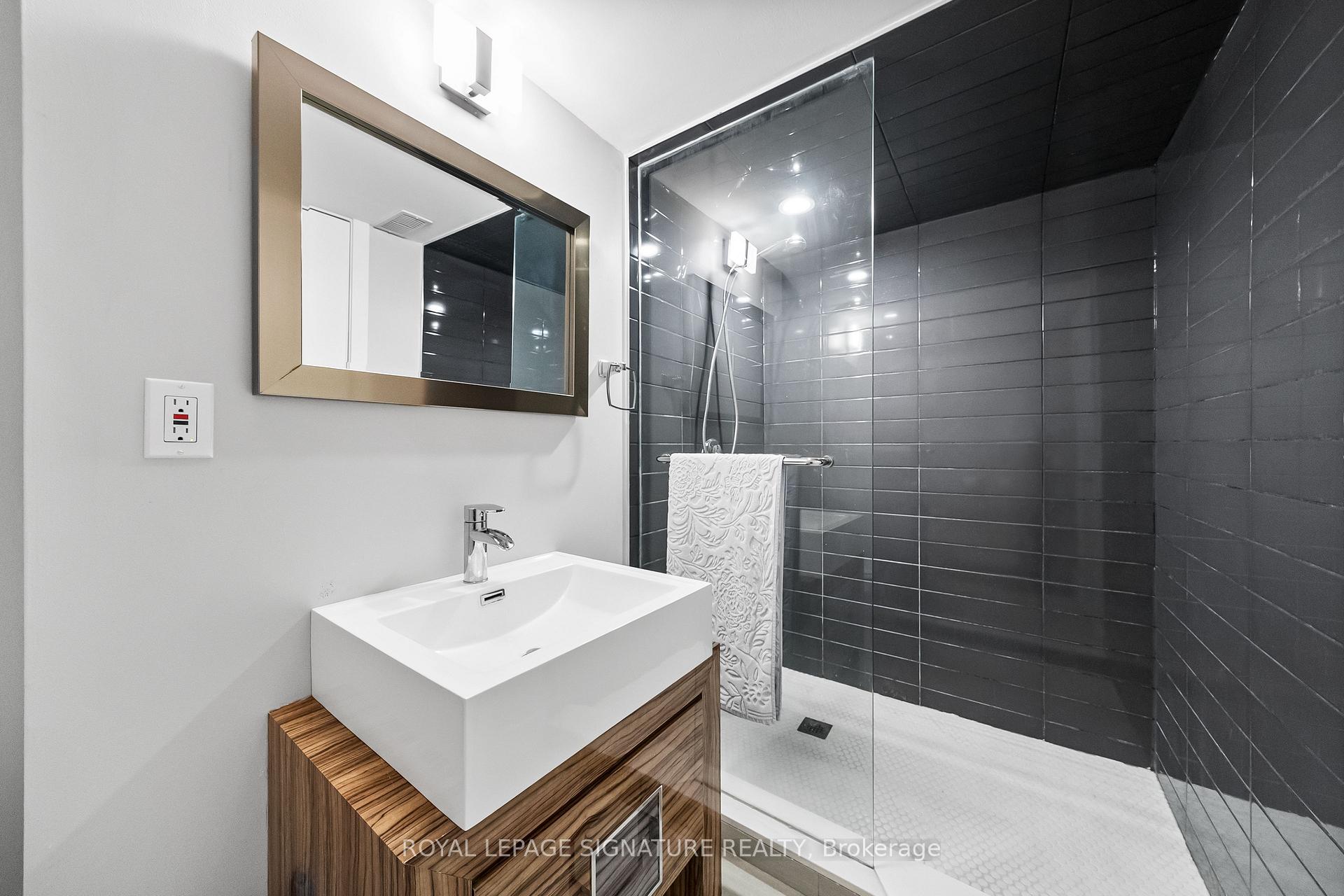 Photo 35 of 17 Nesbitt Drive, Toronto, Rosedale-Moore Park — HOMEH