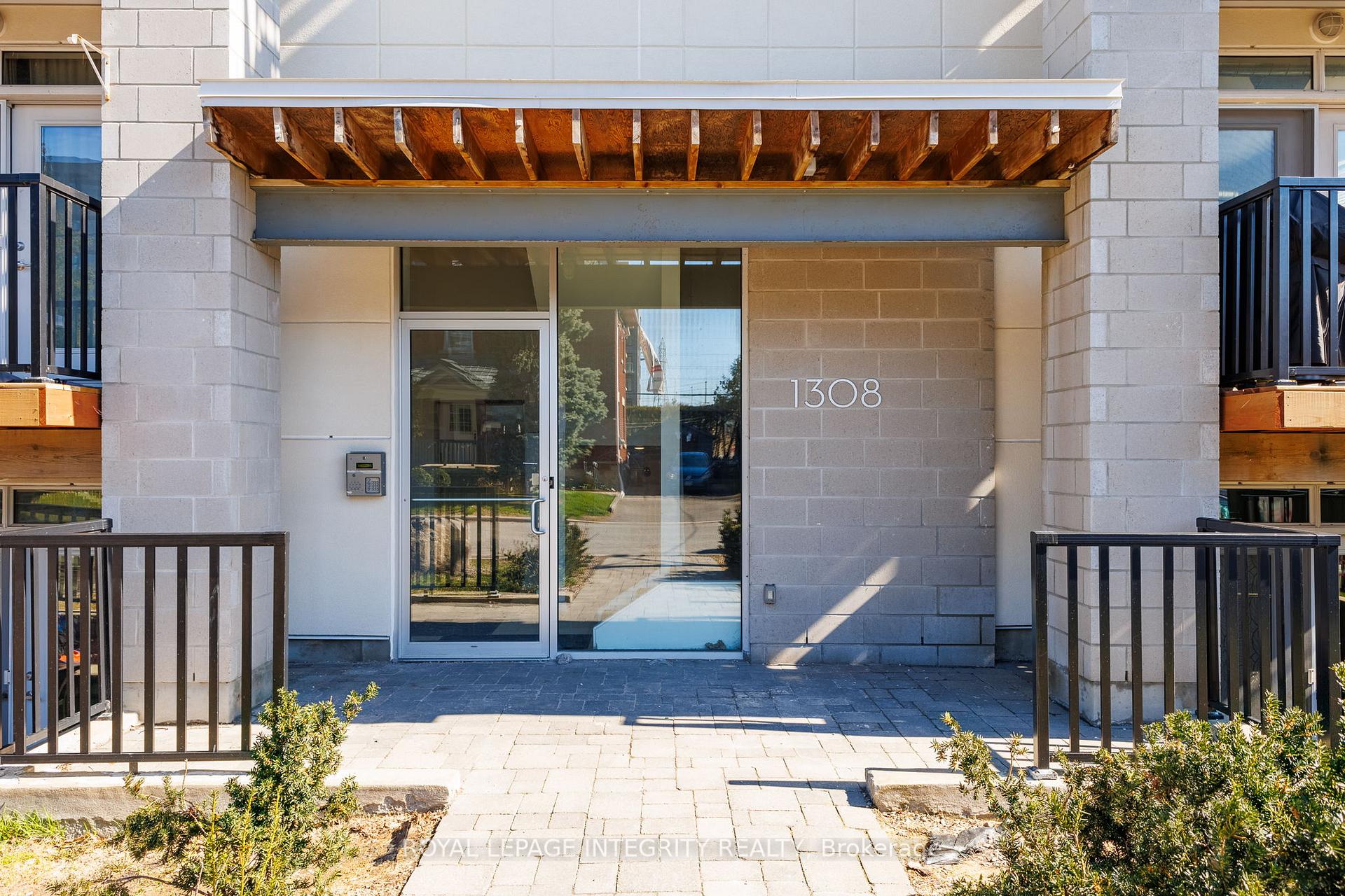Photo 4 of Unit 202, 1308 Thames Street, Ottawa, Carlington — HOMEH