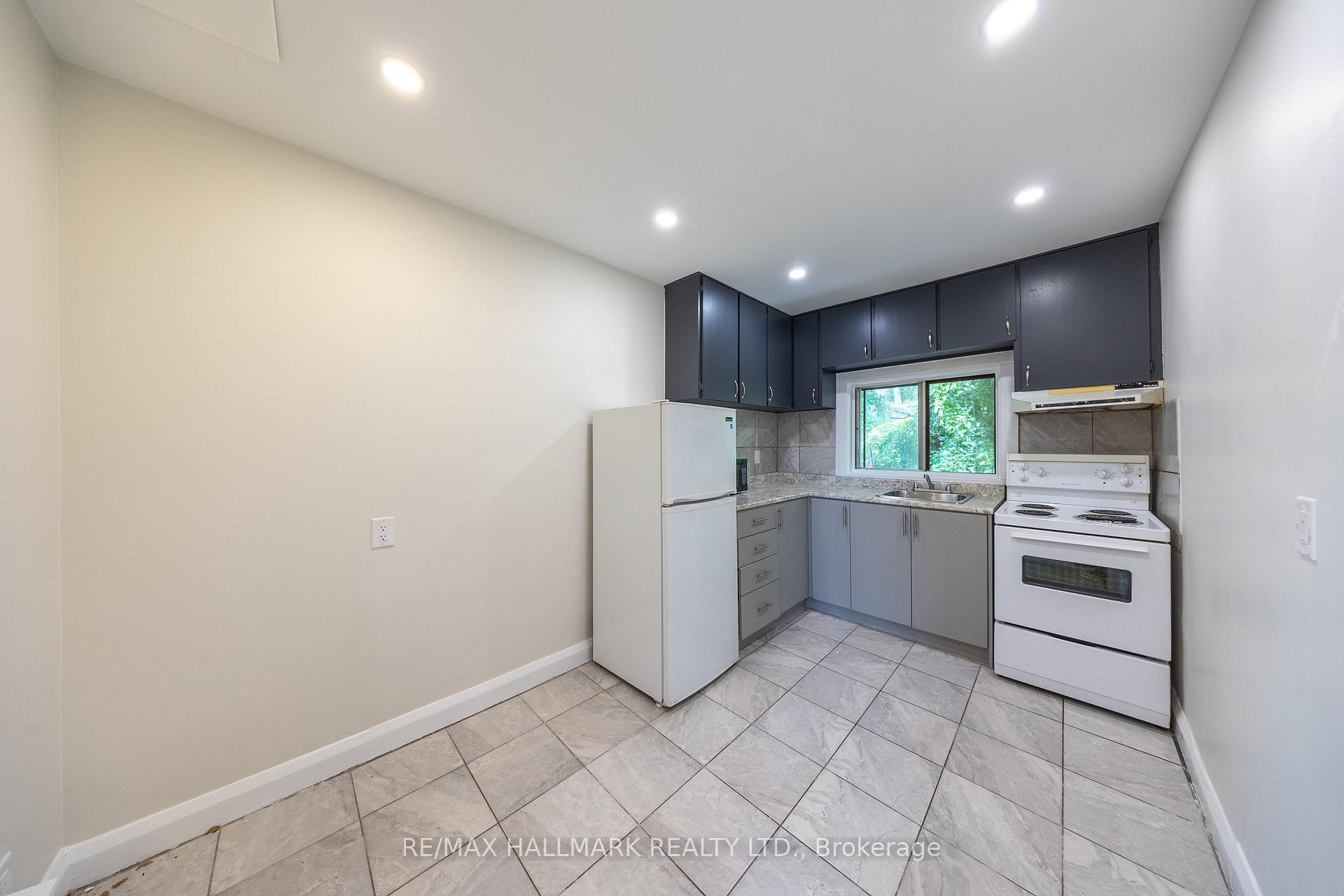 Photo 5 of Unit Upper, 1366 Davenport Road, Toronto, Corso Italia-Davenport — HOMEH