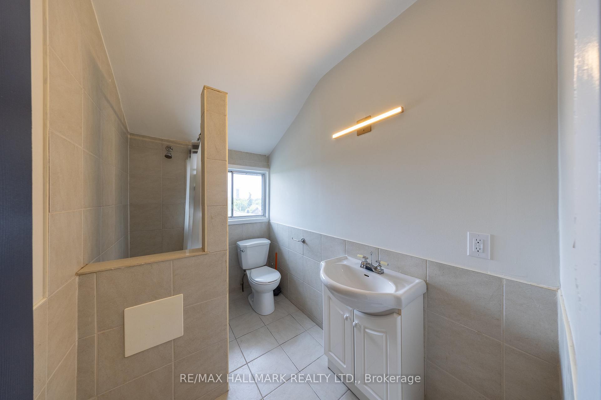 Photo 8 of Unit Upper, 1366 Davenport Road, Toronto, Corso Italia-Davenport — HOMEH