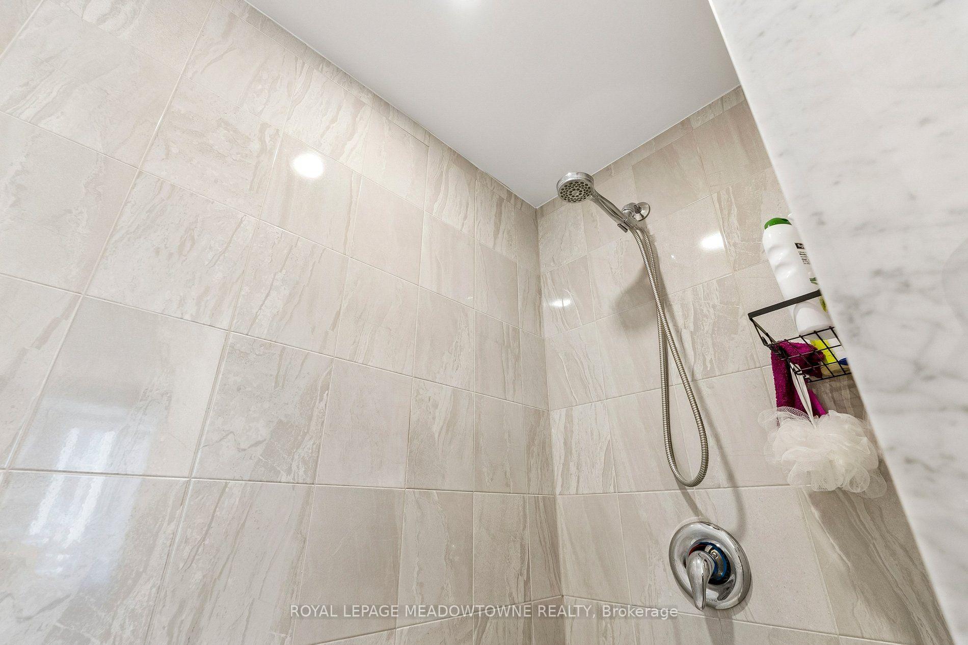 Photo 27 of Unit 238, 5055 Greenlane Road E, Lincoln, Lincoln Lake — HOMEH