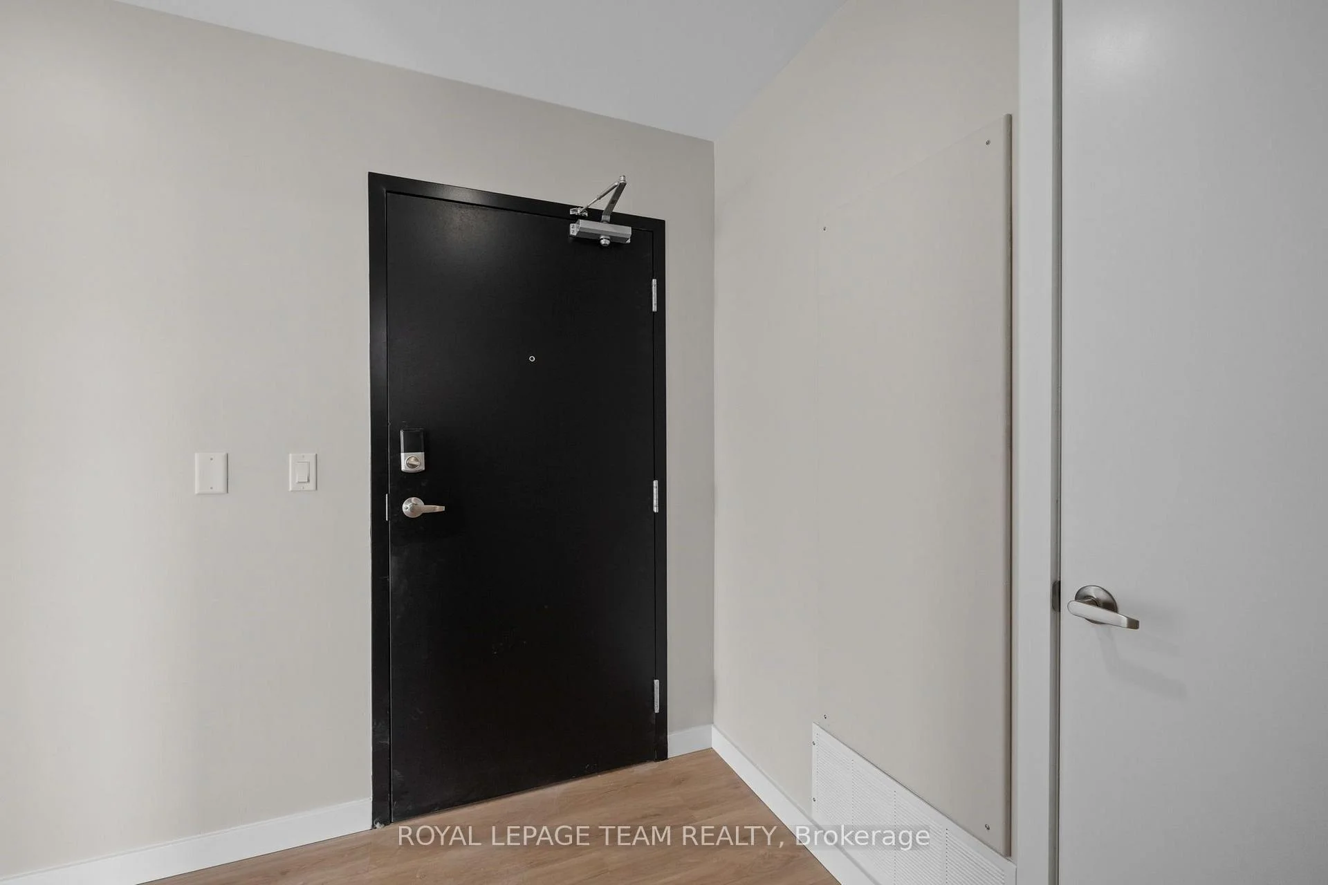Photo 5 of Unit 303, 370 Athlone Avenue, Ottawa, Westboro South — HOMEH