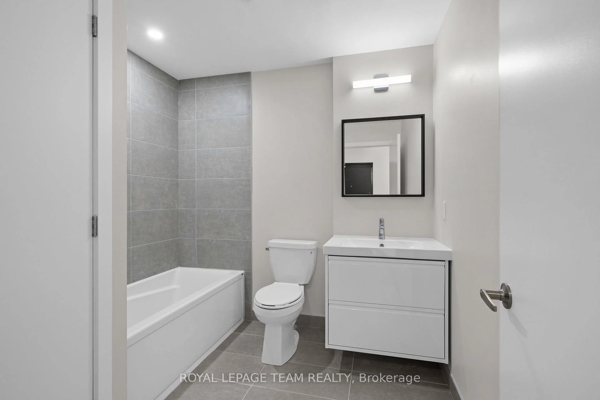Photo 6 of Unit 303, 370 Athlone Avenue, Ottawa, Westboro South — HOMEH