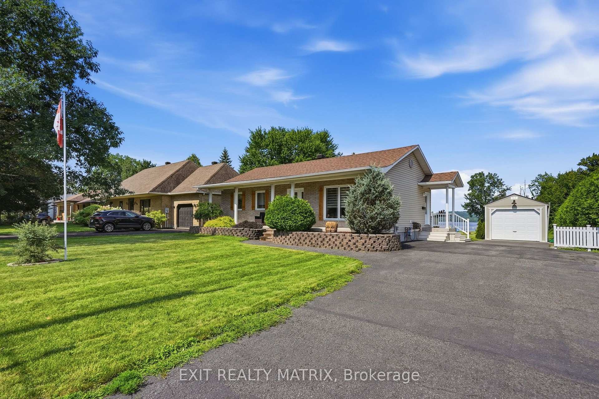 Photo of 554 Front Road