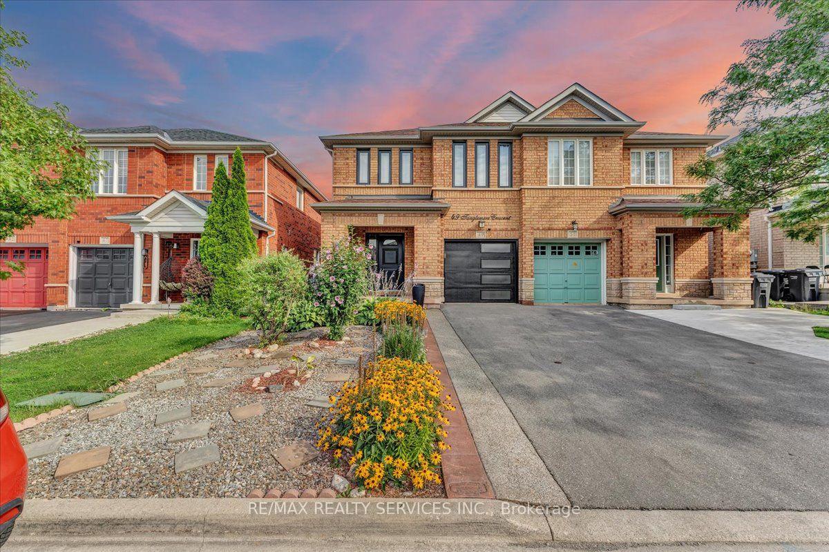 Photo 1 of 49 Tanglemere Crescent, Brampton, Fletcher's Meadow — HOMEH