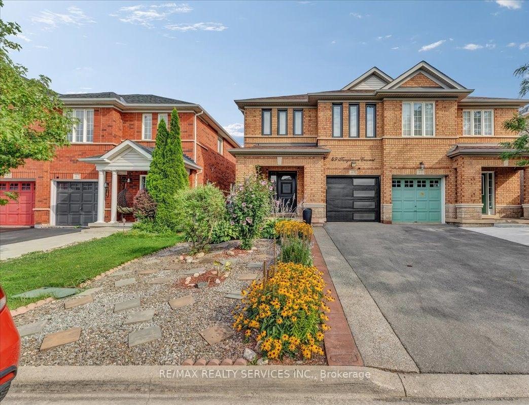 Photo 2 of 49 Tanglemere Crescent, Brampton, Fletcher's Meadow — HOMEH
