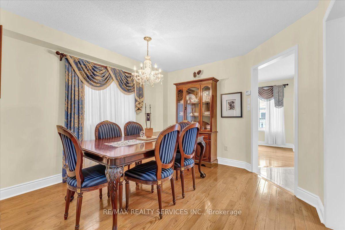 Photo 10 of 49 Tanglemere Crescent, Brampton, Fletcher's Meadow — HOMEH