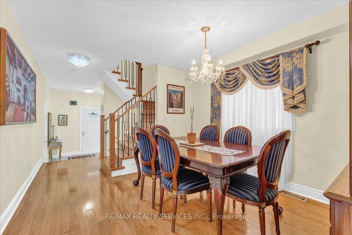 Photo 11 of 49 Tanglemere Crescent, Brampton, Fletcher's Meadow — HOMEH