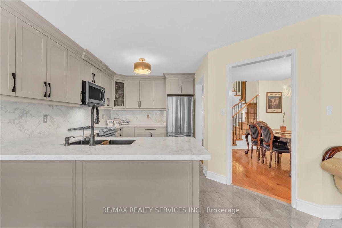 Photo 15 of 49 Tanglemere Crescent, Brampton, Fletcher's Meadow — HOMEH
