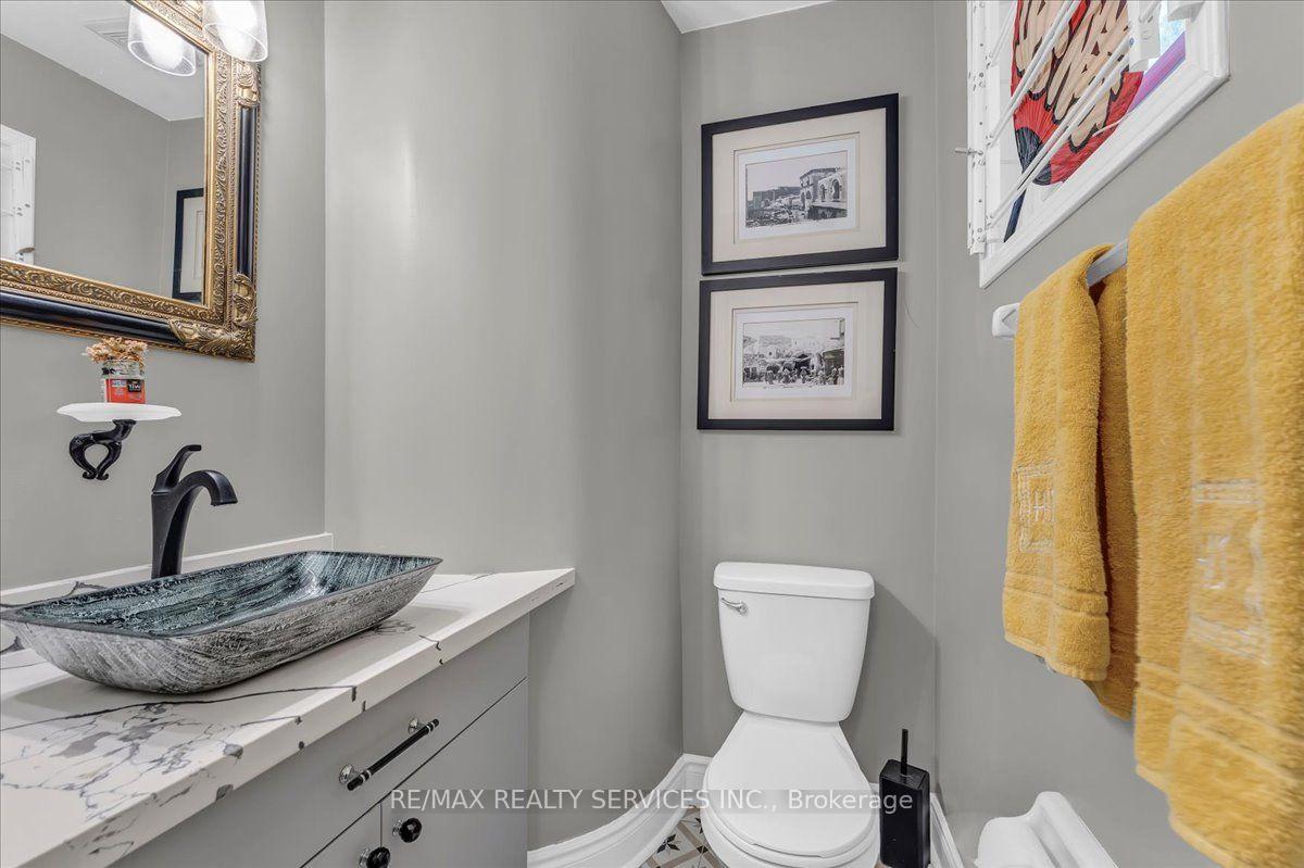 Photo 19 of 49 Tanglemere Crescent, Brampton, Fletcher's Meadow — HOMEH