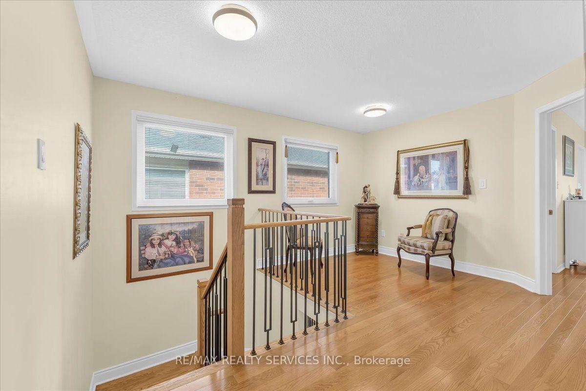 Photo 20 of 49 Tanglemere Crescent, Brampton, Fletcher's Meadow — HOMEH
