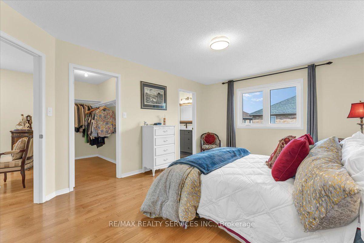 Photo 22 of 49 Tanglemere Crescent, Brampton, Fletcher's Meadow — HOMEH