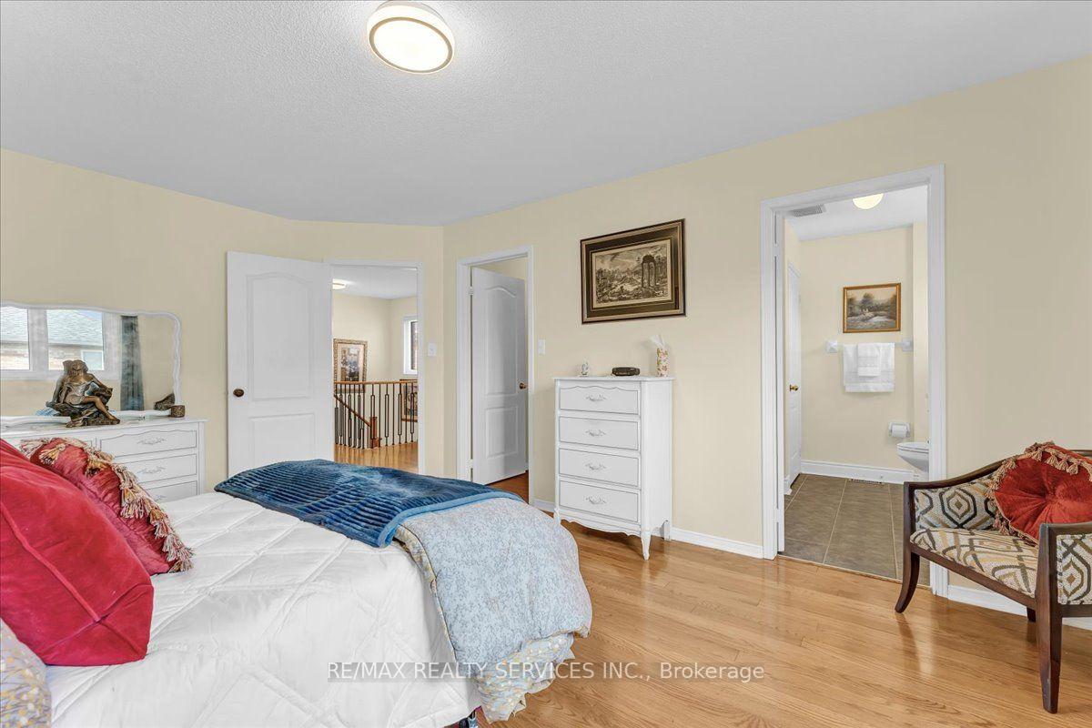 Photo 23 of 49 Tanglemere Crescent, Brampton, Fletcher's Meadow — HOMEH