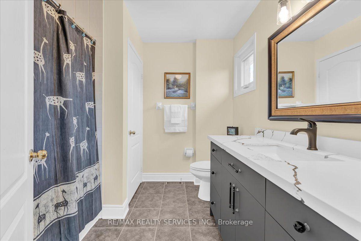 Photo 24 of 49 Tanglemere Crescent, Brampton, Fletcher's Meadow — HOMEH