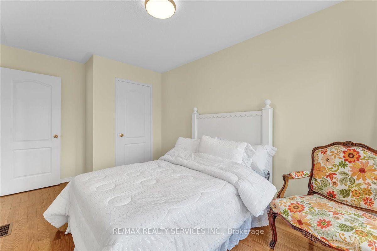 Photo 26 of 49 Tanglemere Crescent, Brampton, Fletcher's Meadow — HOMEH