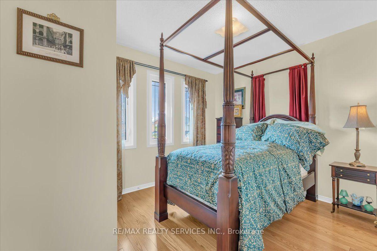 Photo 27 of 49 Tanglemere Crescent, Brampton, Fletcher's Meadow — HOMEH