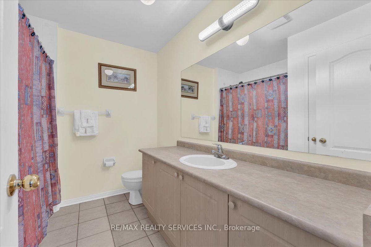 Photo 29 of 49 Tanglemere Crescent, Brampton, Fletcher's Meadow — HOMEH
