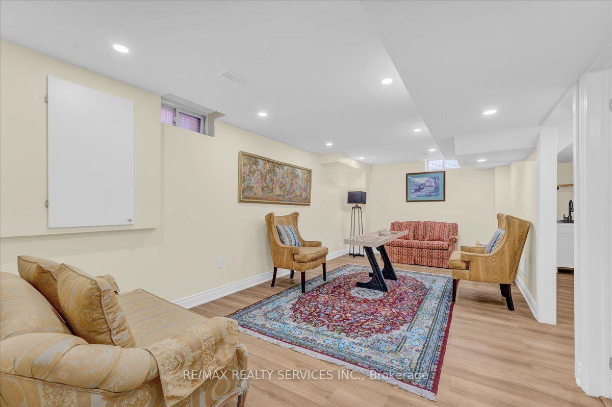 Photo 31 of 49 Tanglemere Crescent, Brampton, Fletcher's Meadow — HOMEH