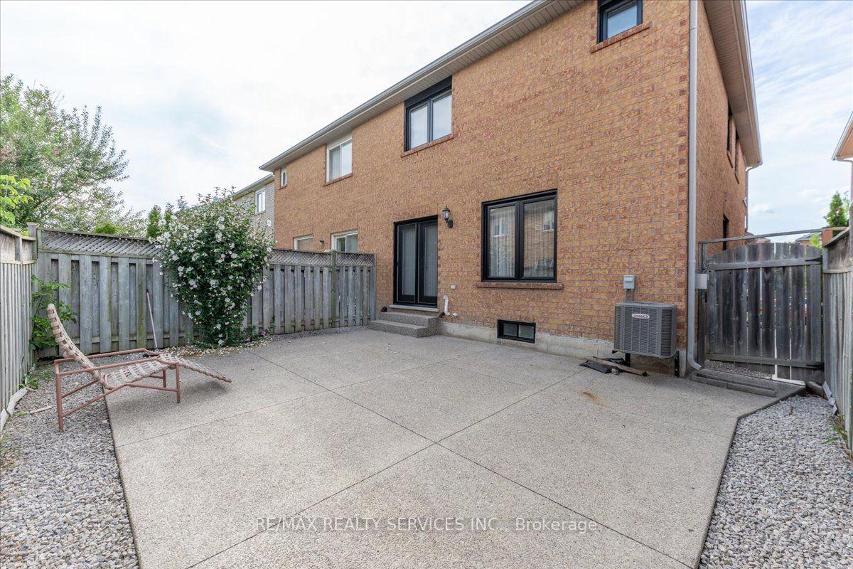 Photo 37 of 49 Tanglemere Crescent, Brampton, Fletcher's Meadow — HOMEH