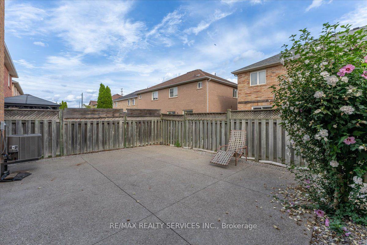 Photo 40 of 49 Tanglemere Crescent, Brampton, Fletcher's Meadow — HOMEH