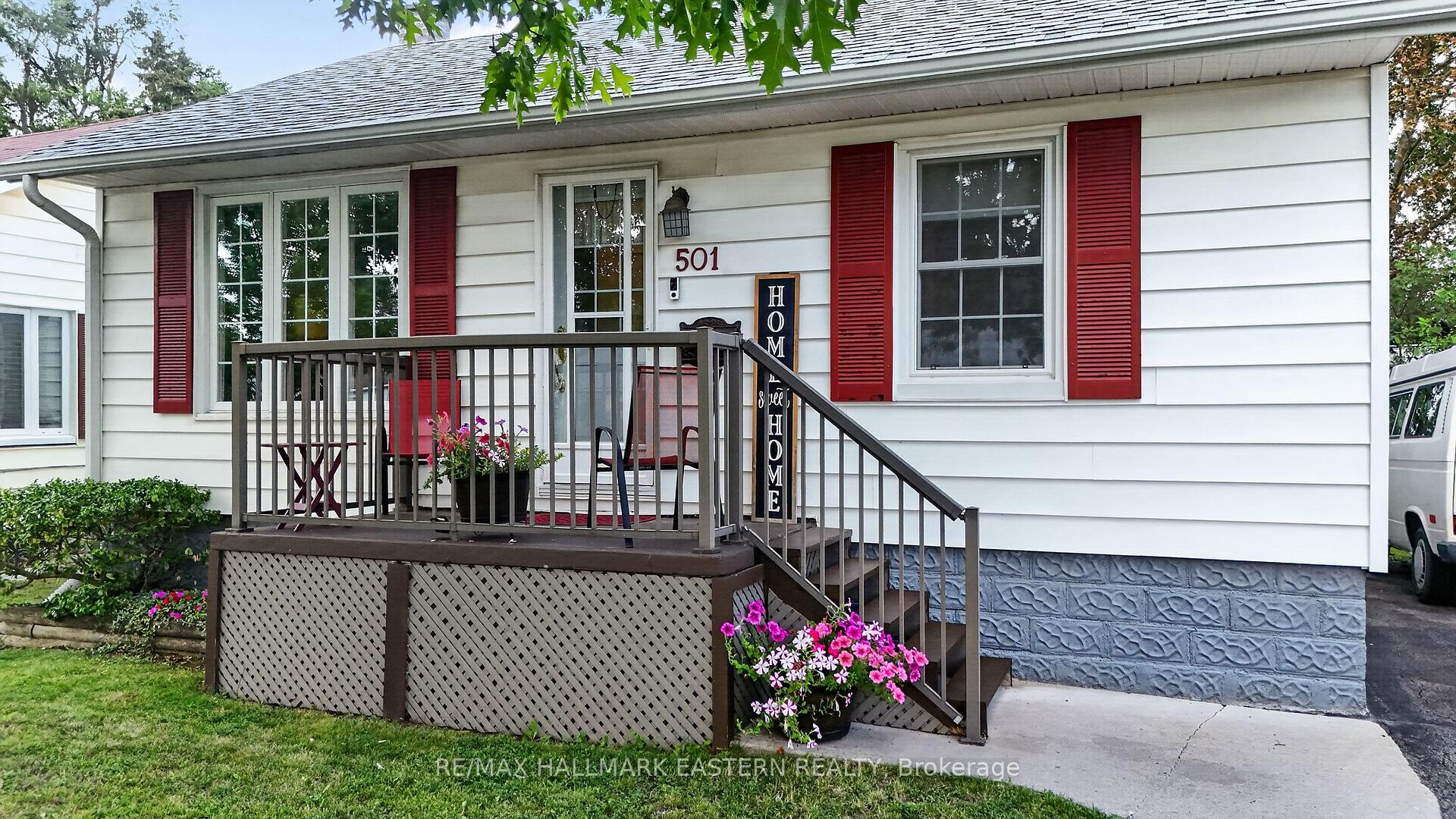 Photo 2 of 501 Glengarry Avenue, Peterborough, Northcrest Ward 5 — HOMEH
