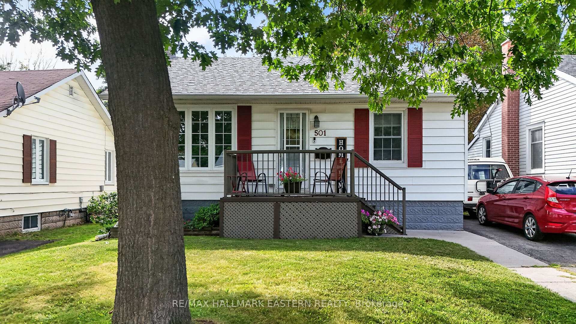 Photo 3 of 501 Glengarry Avenue, Peterborough, Northcrest Ward 5 — HOMEH