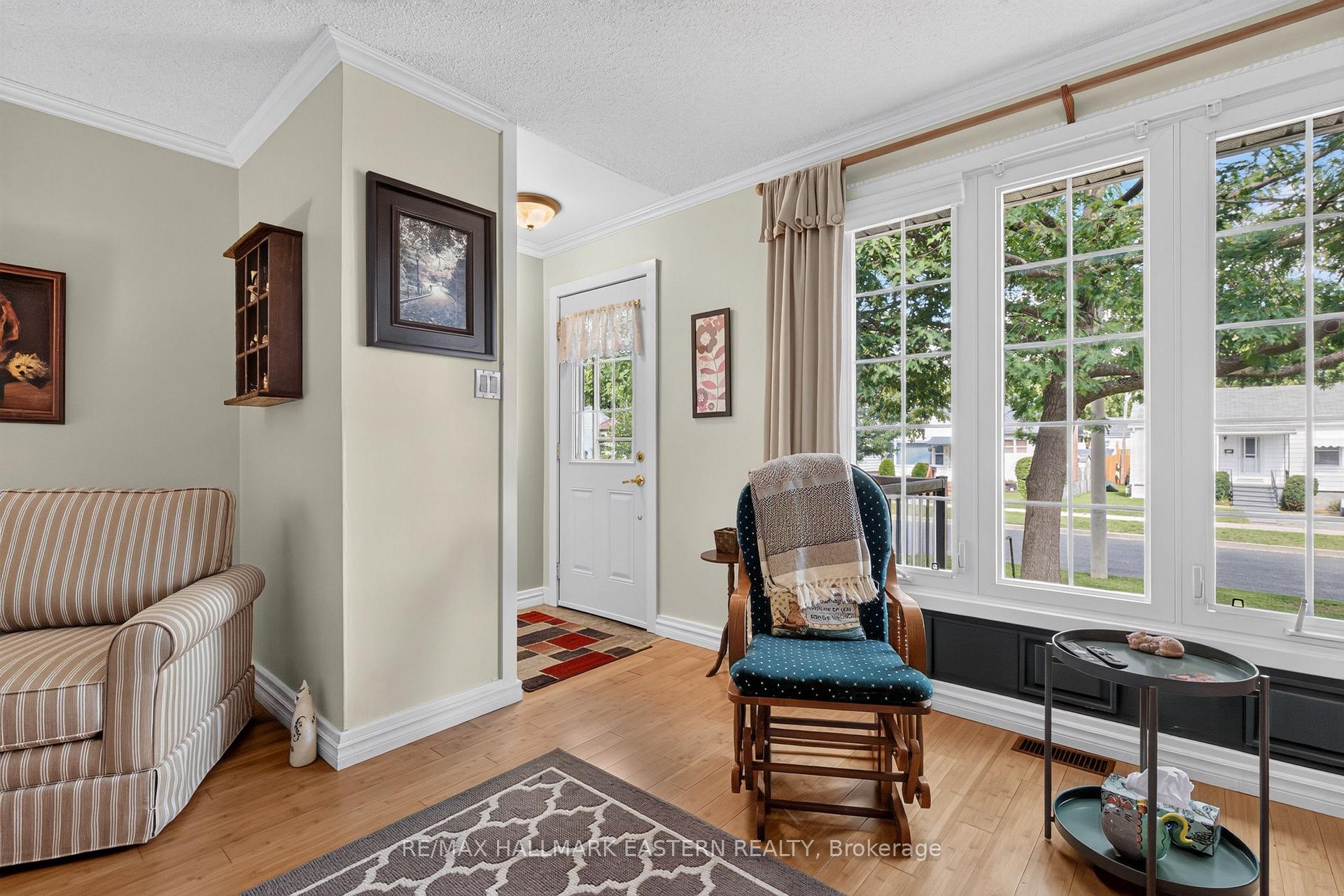 Photo 5 of 501 Glengarry Avenue, Peterborough, Northcrest Ward 5 — HOMEH