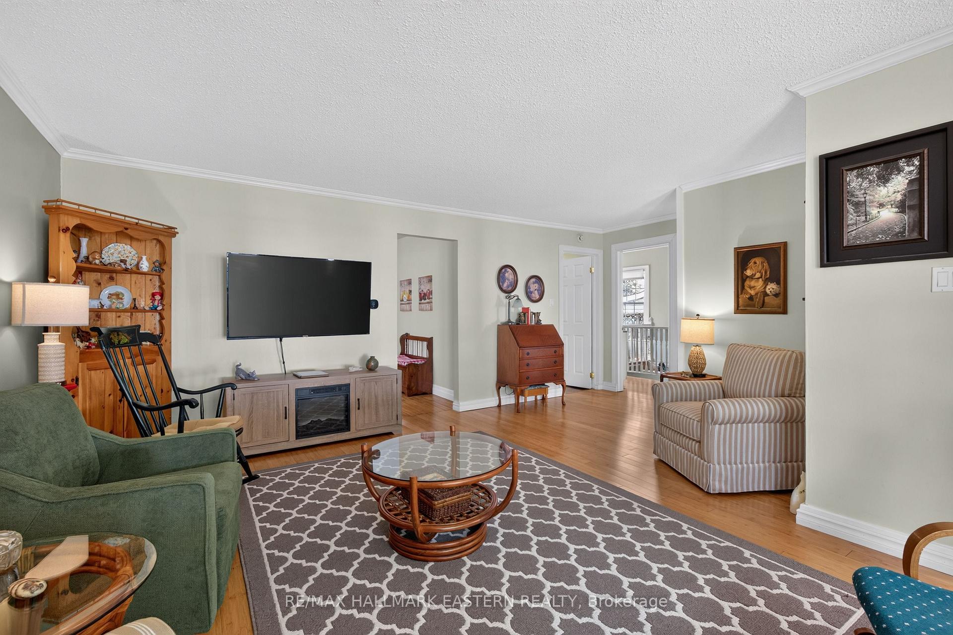 Photo 6 of 501 Glengarry Avenue, Peterborough, Northcrest Ward 5 — HOMEH