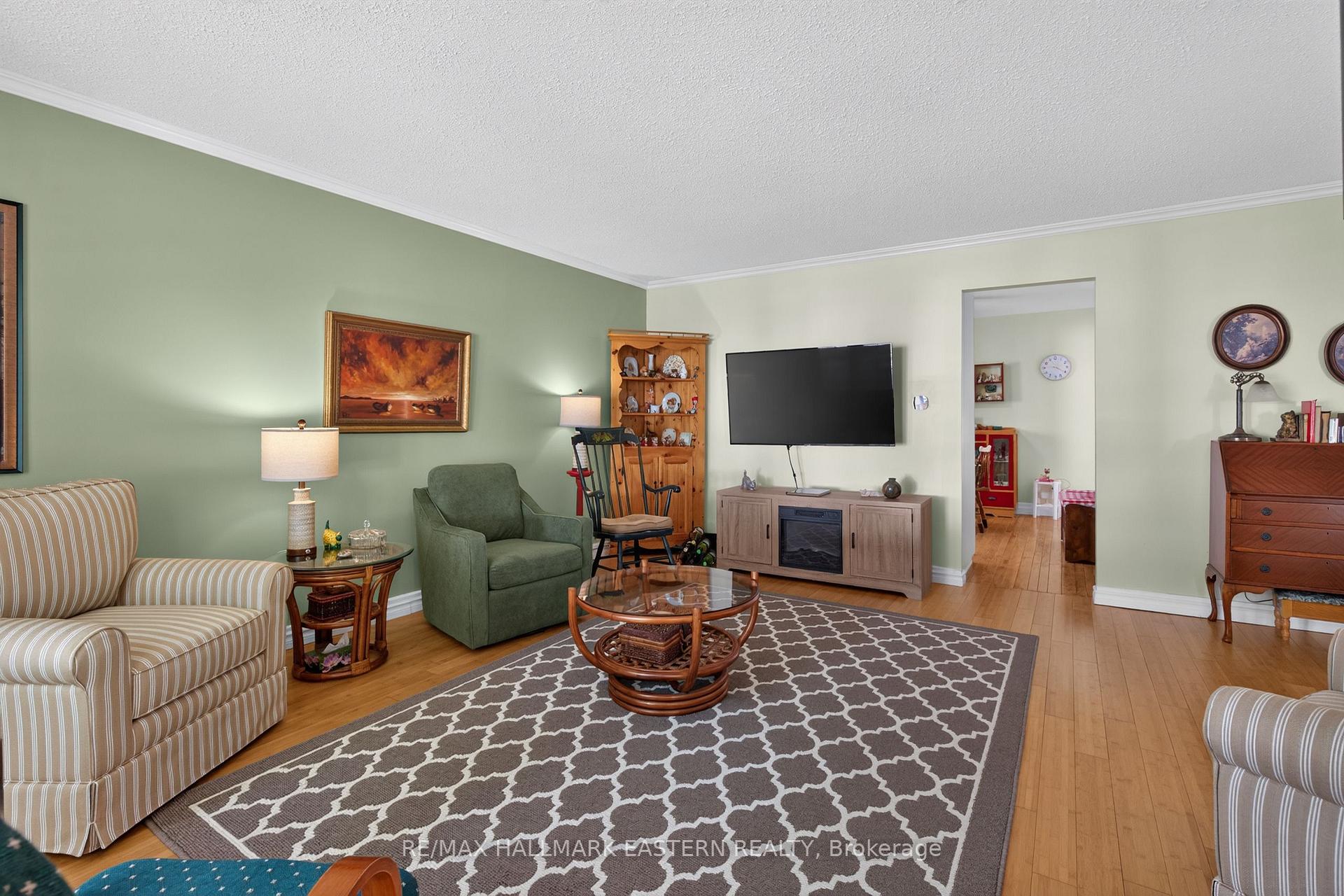 Photo 7 of 501 Glengarry Avenue, Peterborough, Northcrest Ward 5 — HOMEH