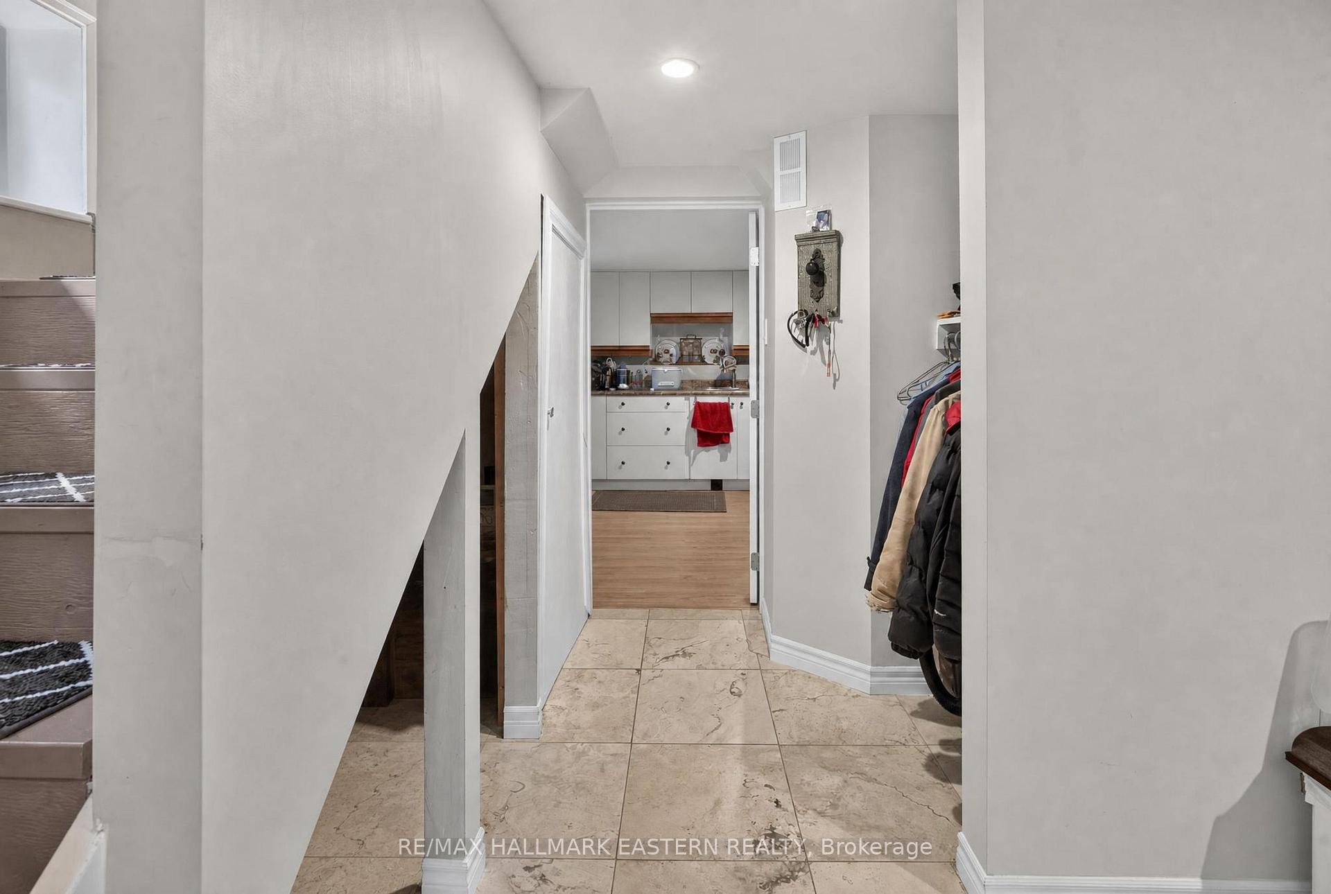 Photo 21 of 501 Glengarry Avenue, Peterborough, Northcrest Ward 5 — HOMEH